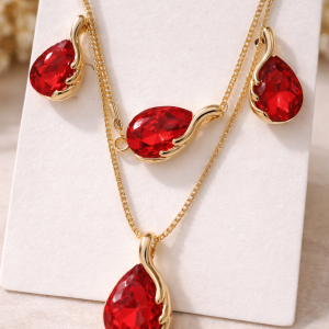 Jewelry set with red crystal